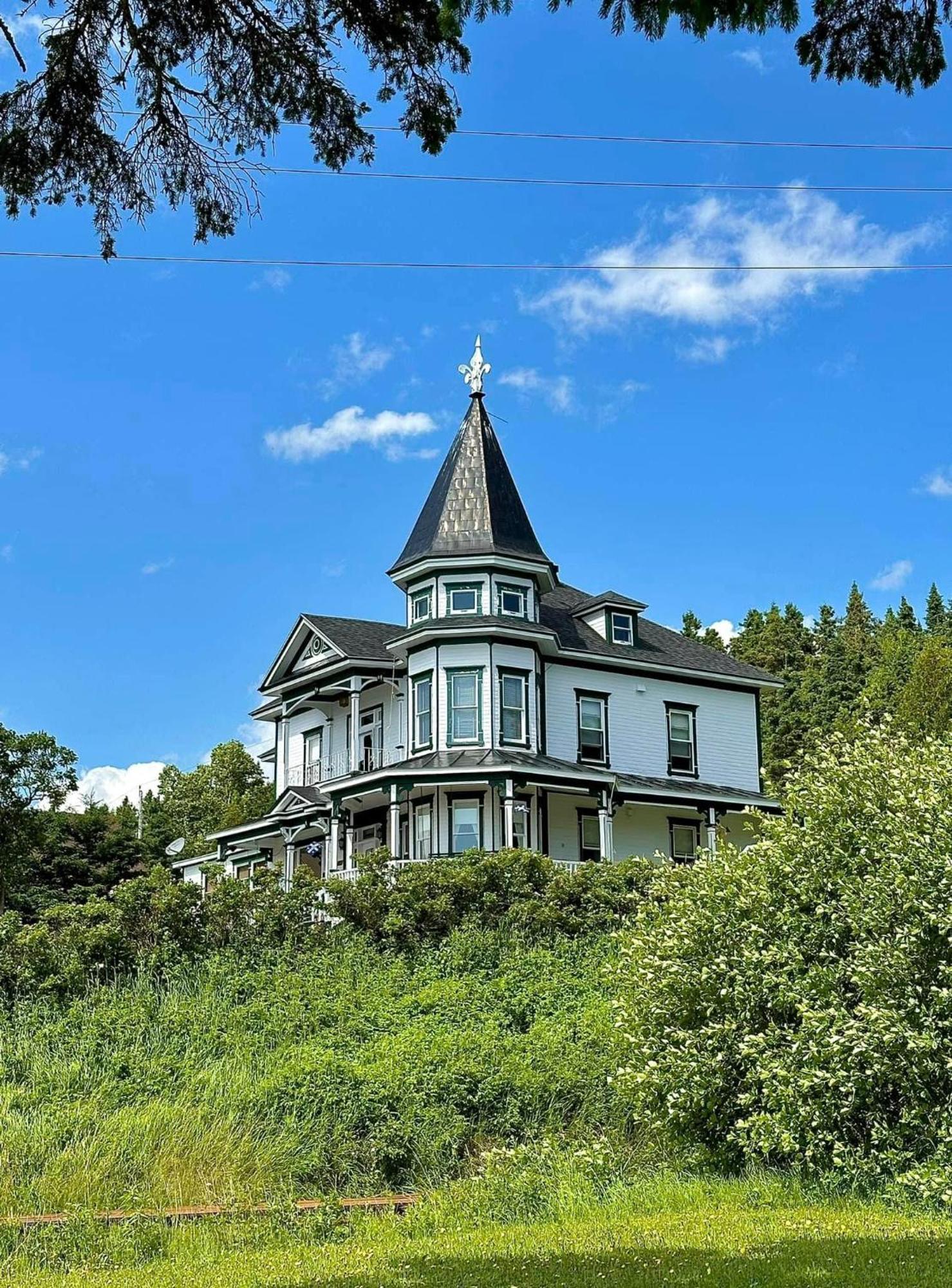 Le Manoir Du Vieux Presbytere Port-Daniel Exterior photo