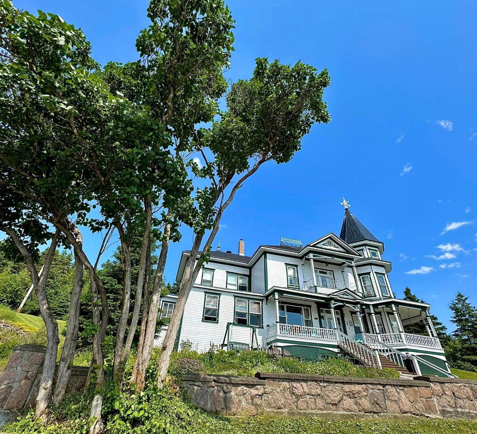 Le Manoir Du Vieux Presbytere Port-Daniel Exterior photo