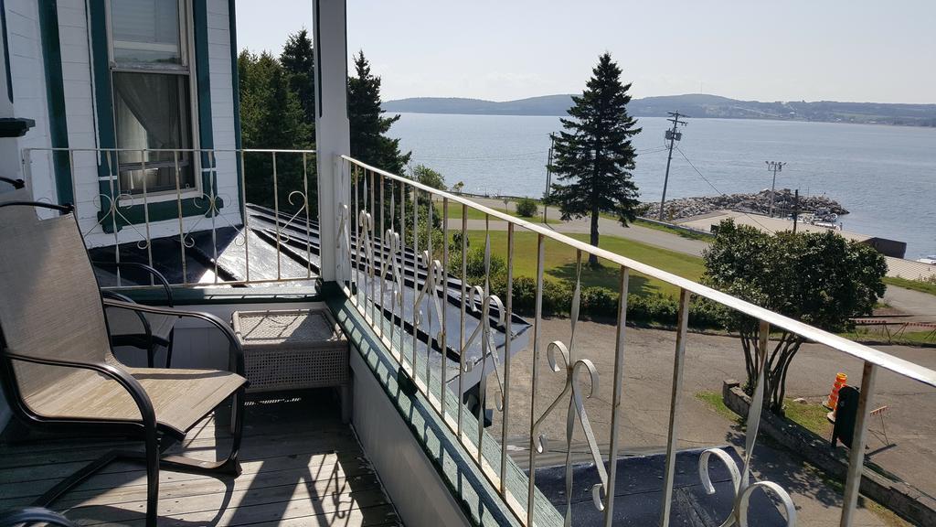 Le Manoir Du Vieux Presbytere Port-Daniel Exterior photo